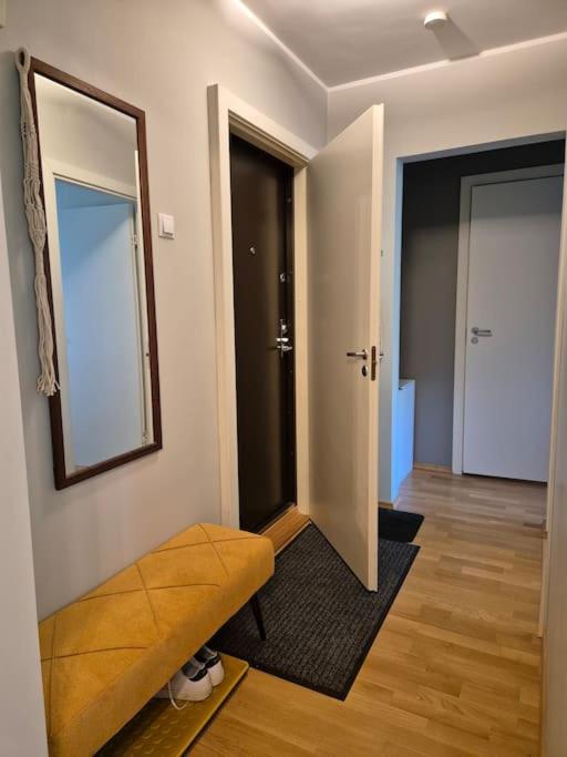 Yellow Cozy Apartment Tallinn Bagian luar foto